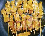 รูปขั้นตอนการทำที่ 3 ของ ข้าวผัดหมูสะเต๊ะ Fried  Rice and Pork Satay