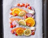 Foto del paso 3 de la receta: Salmón al horno con cítricos