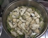 รูปขั้นตอนการทำที่ 5 ของ ต้มยำอกไก่น้ำใส
