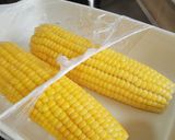 Foto del paso 2 de la receta: Choclos cocinados al microondas