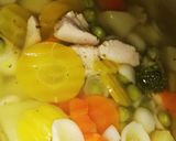 Tésztás zöldségleves csirkemellel recept fázis 3 fotója