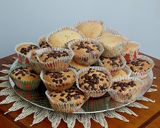 Foto del passaggio 5 della ricetta Pasticcini dessert classici e con gocce di cioccolato