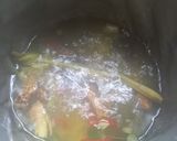 Foto langkah ke 3 dari resep Ikan Tembang Kuah Nanas.