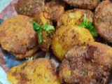 क्रिस्पी फ्राइडआलू टूक (Crispy fried aloo tuk recipe in Hindi)