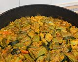 Foto del paso 5 de la receta Curry de lentejas peladas con pollo y calabacín