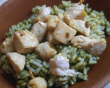 Foto del paso 6 de la receta: Dados de pechuga de pollo con arroz verde