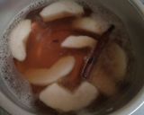 Foto langkah ke 3 dari resep Simple Tea Poached Pear.