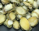 Hình bước làm 1 của món Bào ngư xào nấm đông cô