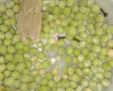 A picture of step 2 of Dahi wali matar curry.