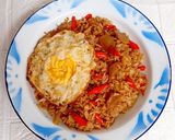 Foto langkah ke 5 dari resep Nasi Goreng Kecap Bakso.