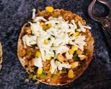 પનીર ચીઝી ભાખરી પીઝા (Paneer Cheesy Bhakhri Pizza Recipe In Gujarati) રેસીપી સ્ટેપ3ફોટો