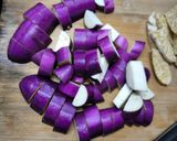 Gambar langkah 2 resipi Sambal Goreng Terung, Tempe & Bilis.