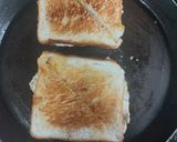 A picture of step 4 of Chicken ranchi dressing sauce sandwiches.