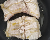 Foto del paso 2 de la receta: Bacalao skrei sobre parmentier de yakiniku con salsa de naranja y mantequilla