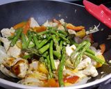 Foto del paso 5 de la receta Pollo agridulce con nísperos