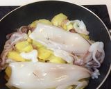 Foto del paso 4 de la receta: Patatas con calamares