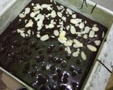 Foto langkah ke 5 dari resep Shiny Chewy Brownies.