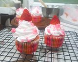 รูปขั้นตอนการทำที่ 3 ของ Cupcake สตอเบอรี่🍓