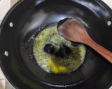 Foto langkah ke 4 dari resep Nasi Goreng Sosis Praktis.