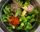 A picture of step 1 of Coriandar chutney.
