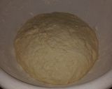 Foto del paso 2 de la receta: Medialunas económicas😍🥐 *Sin manteca*