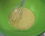 Foto langkah ke 2 dari resep Bolu pisang kukus tanpa mixer.