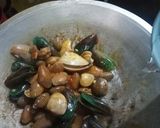 Foto langkah ke 4 dari resep Kerang Saus Padang.