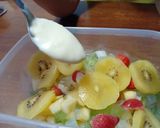 Foto langkah ke 3 dari resep Simple fruit salad.