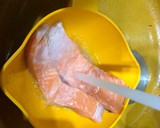 Foto del paso 1 de la receta: Salmón en salsa a la miel