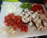 Foto del paso 1 de la receta: Verduras y longaniza a la mostaza-miel