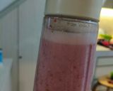 Foto langkah ke 2 dari resep Strawberry Milkshake 🍓.