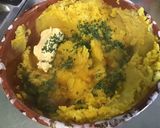Une image de l'étape 8 de Purée aux deux pommes de terre, curcuma, ail et persil.