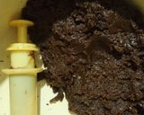 Foto langkah ke 5 dari resep Semprit Coklat Cookies.