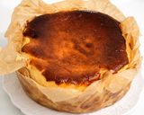Foto langkah ke 8 dari resep Burnt Basque Cheesecake.