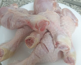 Foto del paso 1 de la receta: Pollo con patatas en salsa de queso