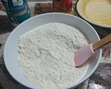 Foto del paso 2 de la receta: Pizza mega crocante con queso mozzarella y paleta,aceitunas