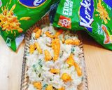 A picture of step 3 of Salad chat with Kurkure.