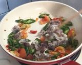 Foto langkah ke 4 dari resep Tumis Cumi Cabe Ijo.