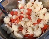 Une image de l'étape 8 de Salade de chou fleur aux tomates, oignon rouge et herbes aromatiques (sauce au fromage blanc).