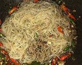 Foto langkah ke 4 dari resep Soun Goreng Lombok Ijo Pedas Manis.