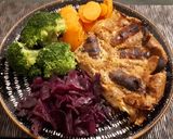 Foto del paso 9 de la receta: Toad in the hole, pastel de salchichas con verduras