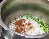 A picture of step 2 of Matar pulao.