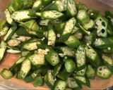รูปขั้นตอนการทำที่ 1 ของ กระเจี๊ยบผัดไข่หมูสับ
