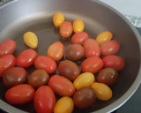 Foto del paso 1 de la receta: Coca de hojaldre con cherry, cebolla y gorgonzola
