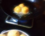 A picture of step 7 of Cheesy chutney stuffed cracker balls.