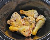 Fehérboros csirkepörkölt kakukkfűvel és gombával recept fázis 2 fotója