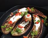 Foto langkah ke 3 dari resep Grilled Eggplant with Yogurt Sauce and Tomato.