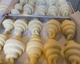 Foto langkah ke 1 dari resep Croffle (croissant waffle).