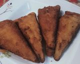 A picture of step 4 of Cone style bread pakora.