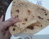 A picture of step 6 of Teen koni garlic roti.